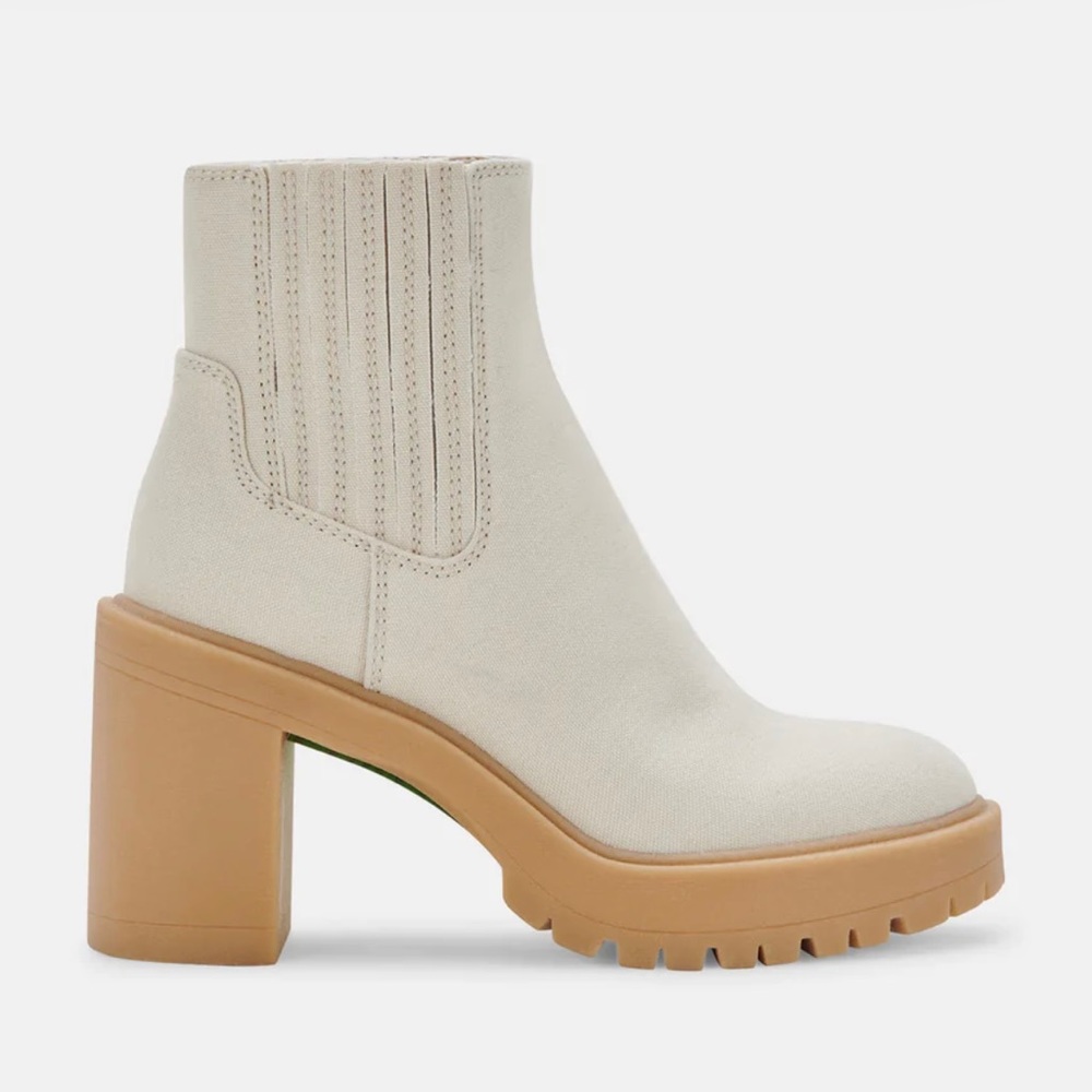 BNIB Dolce Vita Castor Booties